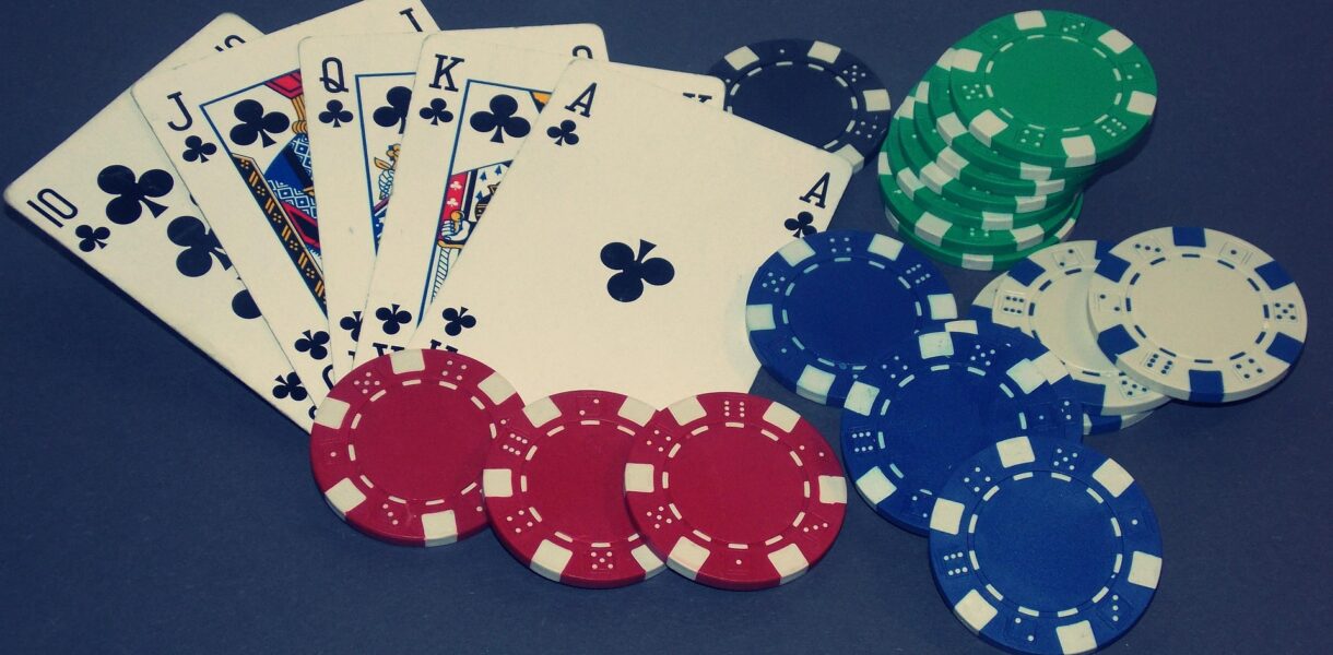 poker karty i zetony