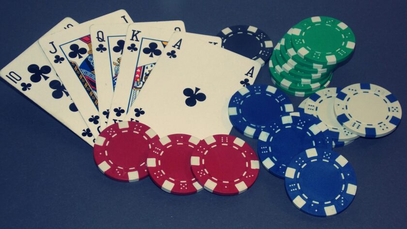 poker karty i zetony