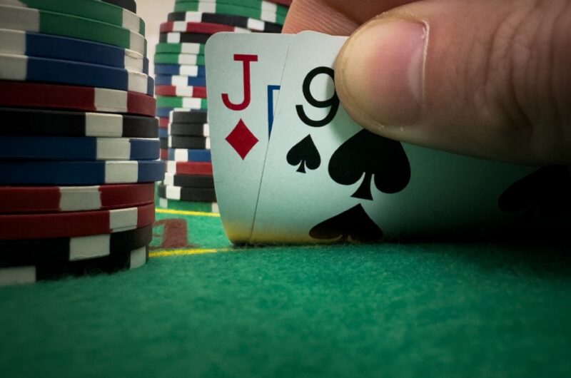 karty pokera i zetony